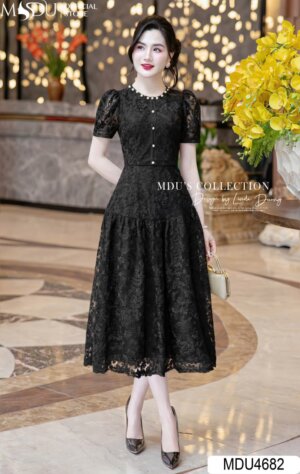 Váy Thiết Kế MDU4682 Váy Ren Đen Huyền Bí Cổ Đính Ngọc Trai