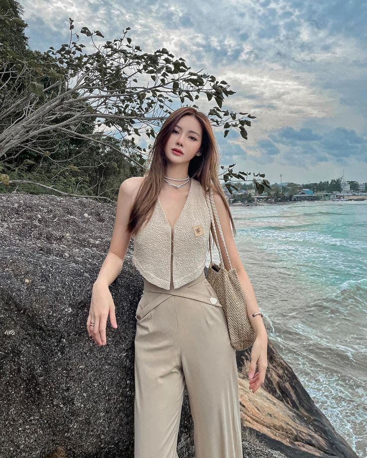 Bí Quyết Chọn Áo Yếm Đi Biển Phù Hợp Dáng Người