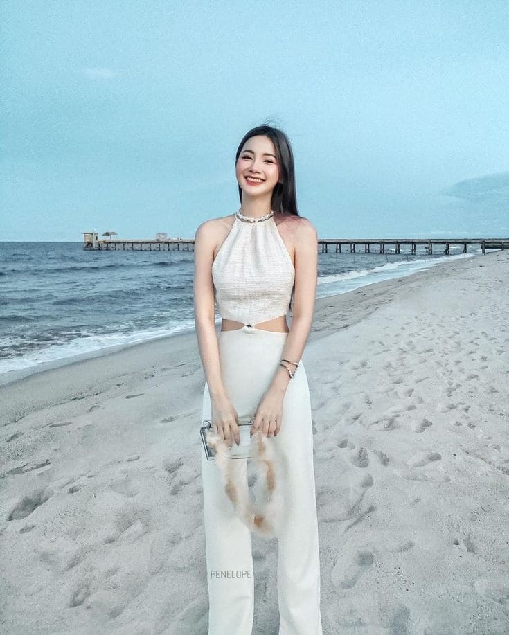 Bí Quyết Chọn Áo Yếm Đi Biển Phù Hợp Dáng Người