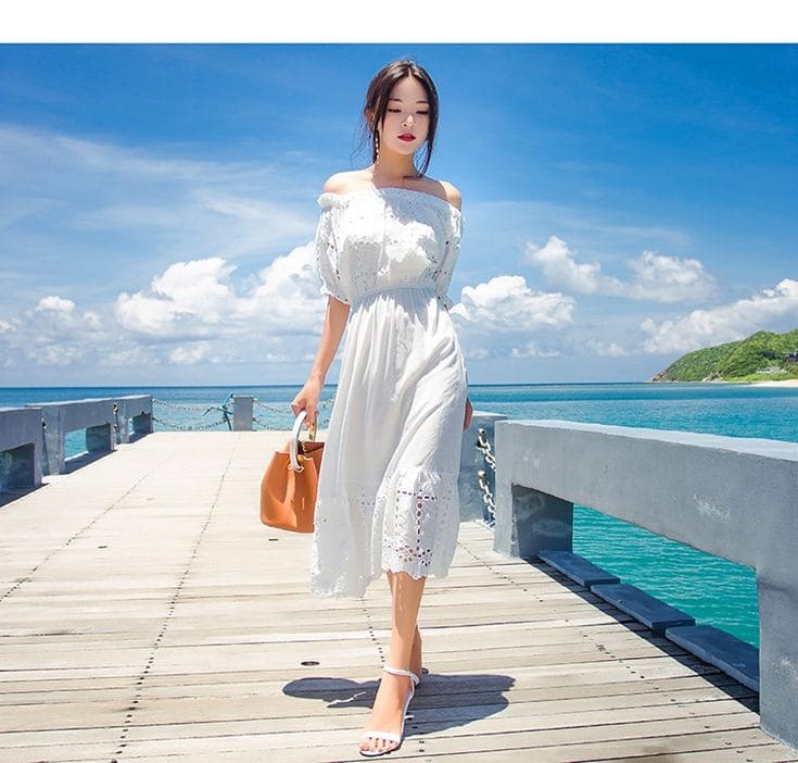 Cách Phối Đồ Với Đầm Maxi Trễ Vai Đi Biển - Giày Dép Phù Hợp