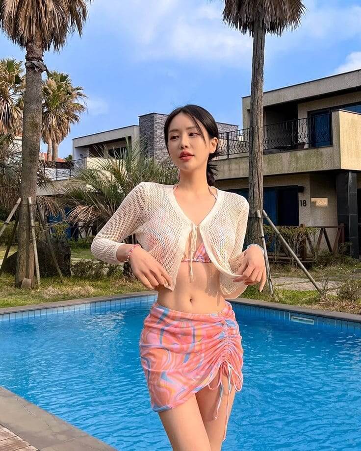 Cách Diện Đồ Đi Biển Để Nổi Bật Nhất Biển - Chọn Đồ Bơi Phù Hợp Với Dáng Người