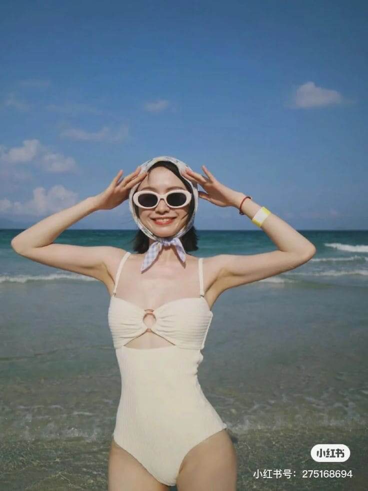 Cách Diện Đồ Đi Biển Để Nổi Bật Nhất Biển - Chọn Đồ Bơi Phù Hợp Với Dáng Người