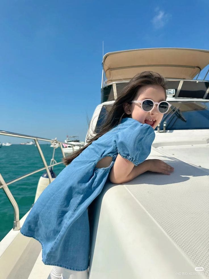 Vì Sao Đầm Đi Biển Là Lựa Chọn Hoàn Hảo Cho Bé Gái