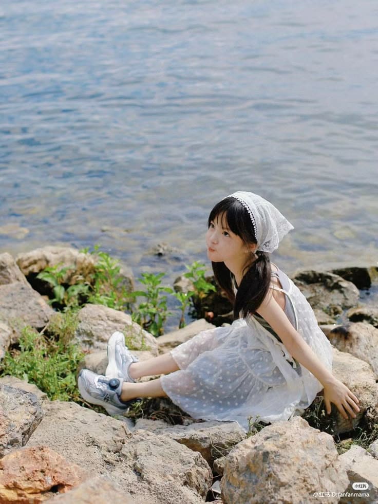 Mẹo Phối Đồ Với Đầm Đi Biển Cho Bé Gái