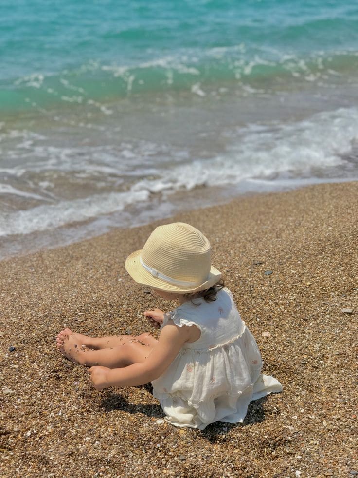 Các Kiểu Đầm Đi Biển Phù Hợp Với Bé Gái