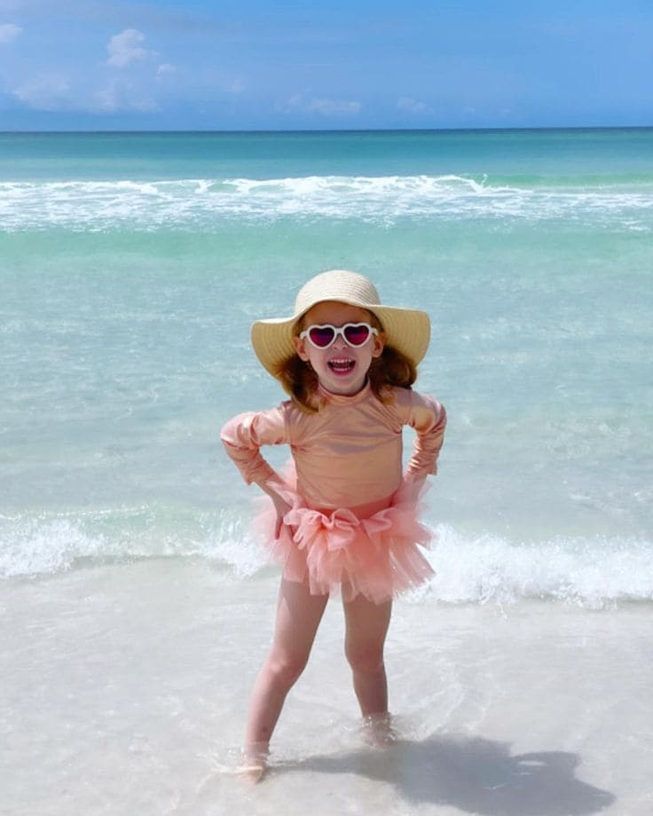 Các Kiểu Đầm Đi Biển Phù Hợp Với Bé Gái - Đầm Xòe