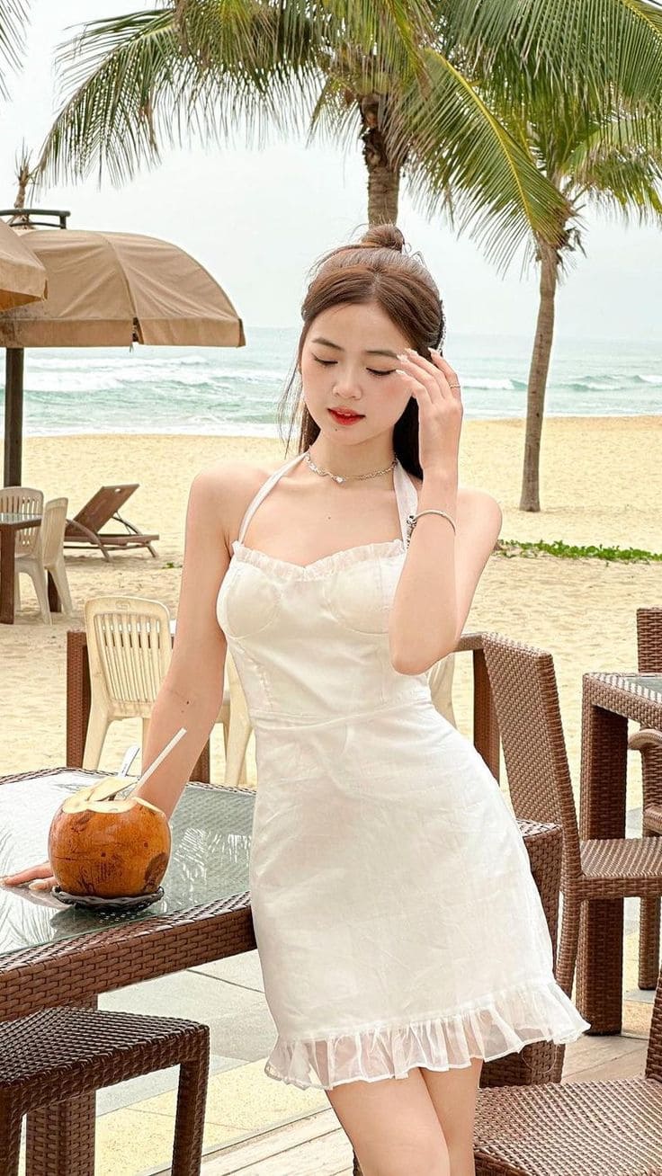 Tại Sao Đầm Đi Biển Ngắn Là Lựa Chọn Hoàn Hảo