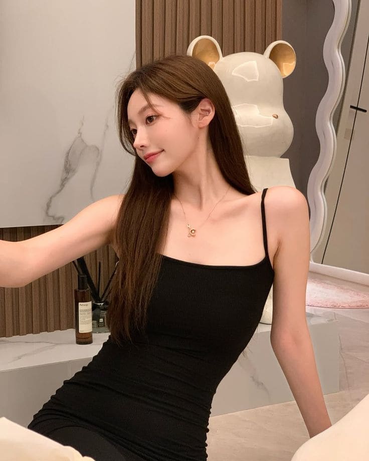 Cách Phối Đồ Với Đầm Maxi Đi Biển Màu Đen