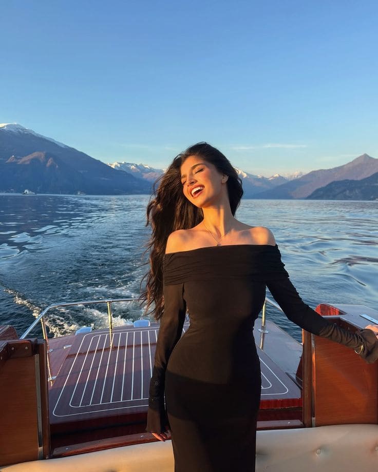 Các kiểu Đầm Maxi Đi Biển Màu Đen Phổ Biến - Đầm Maxi Trễ Vai