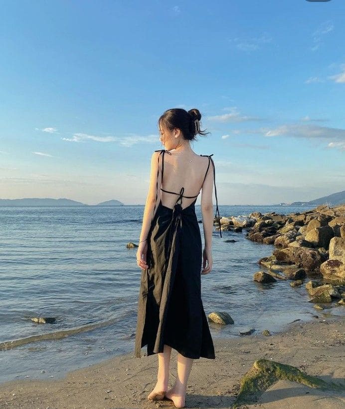Các kiểu Đầm Maxi Đi Biển Màu Đen Phổ Biến - Đầm Maxi Hở Lưng