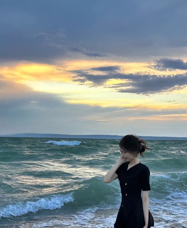 Các kiểu Đầm Maxi Đi Biển Màu Đen Phổ Biến - Đầm Maxi Có Tay