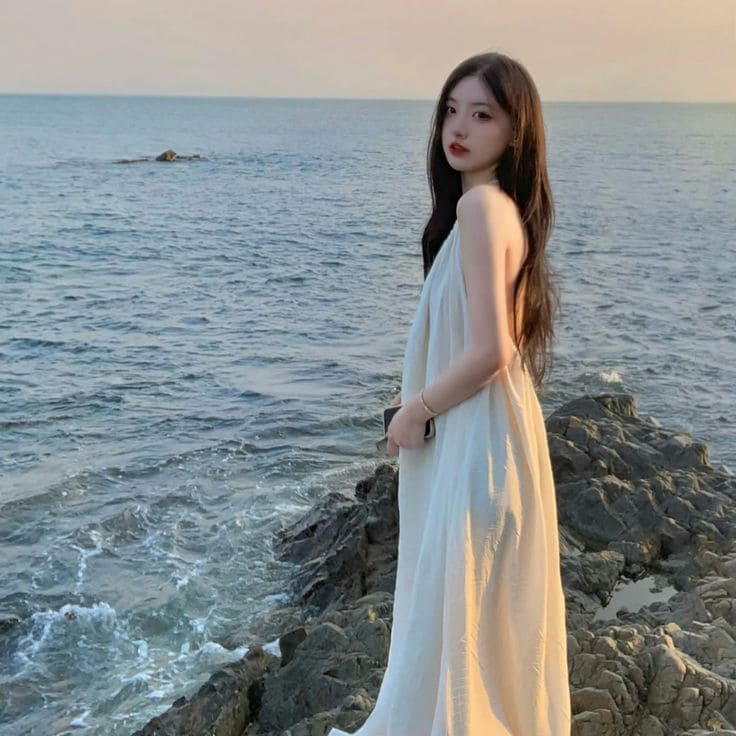 Tại Sao Đầm Maxi Hở Lưng Đi Biển Là Lựa Chọn Hoàn Hảo