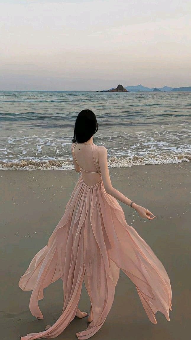 Bí Kíp Chụp Ảnh Đẹp Với Đầm Maxi Hở Lưng Đi Biển