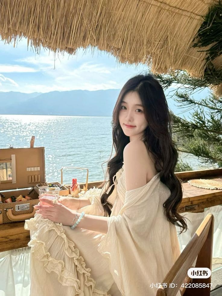 Các Kiểu Dáng Đầm Maxi Hở Lưng Đi Biển Hot Nhất 2025 - Đầm Maxi Trễ Vai