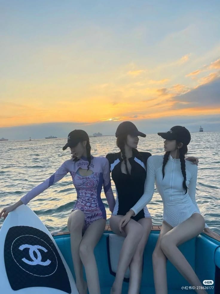 Top Những Bộ Quần Áo Đi Biển Hot Hit 2025 - Đồ Bơi Một Mảnh