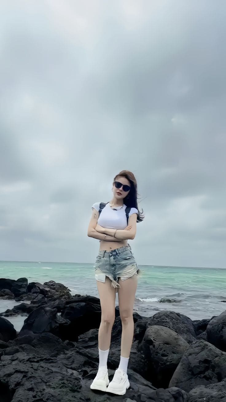 Top Những Bộ Quần Áo Đi Biển Hot Hit 2025 - Croptop Và Quần Short