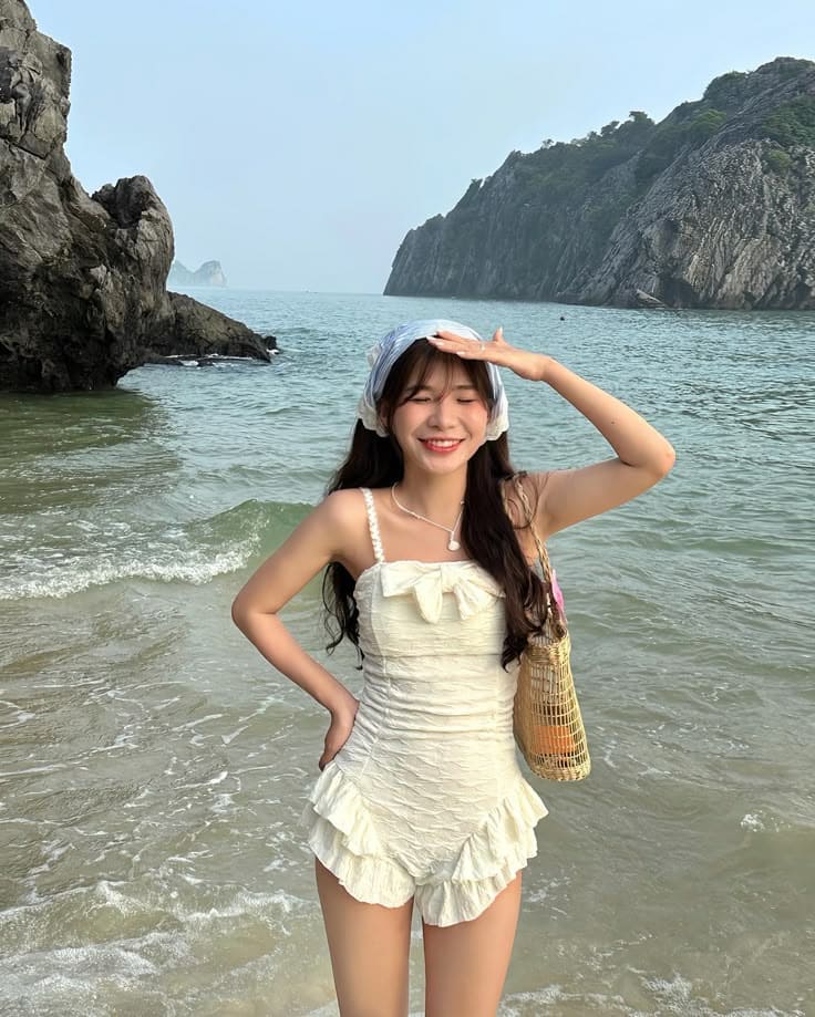 Top Những Bộ Quần Áo Đi Biển Hot Hit 2025 - Áo Sơ Mi Oversize Và Đồ Bơi