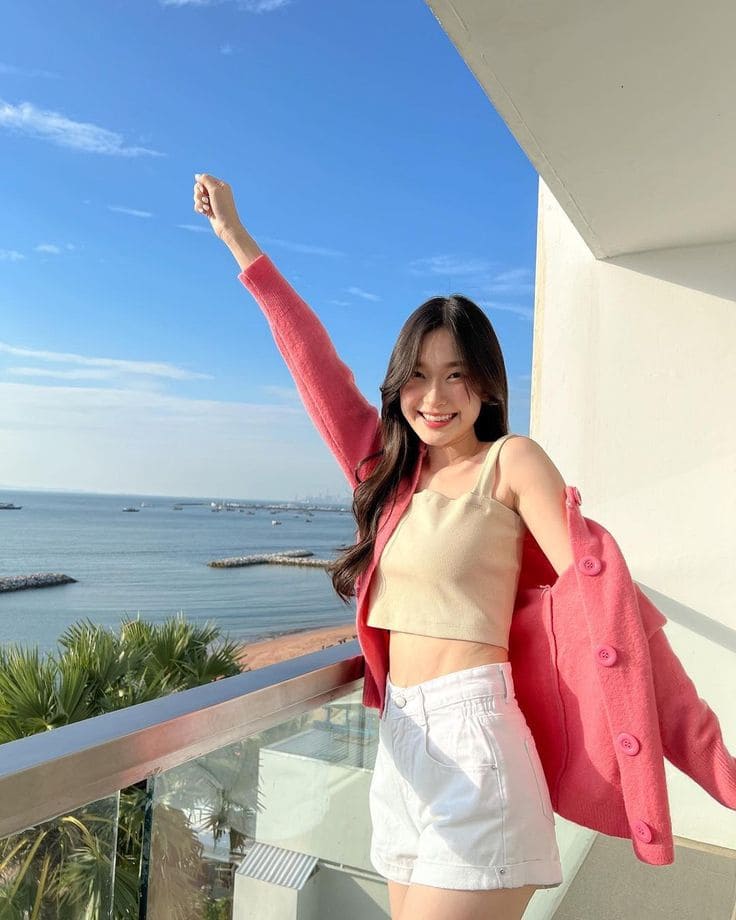 Phối đồ đi biển cho nữ - Áo croptop và quần short