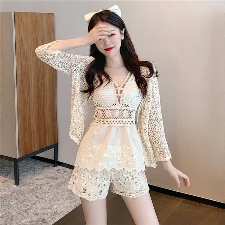 Phối đồ đi biển cho nữ - Áo móc len