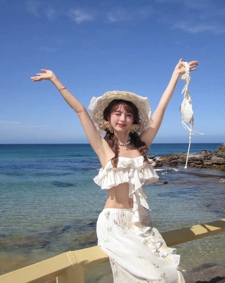 Phối Đồ Đi Biển Nữ Bí Quyết Trở Thành Tâm Điểm 