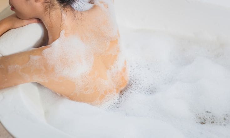 Top Những Bước Phục Hồi Da Sau Khi Đi Biển - Làm Sạch Da Một Cách Dịu Nhẹ