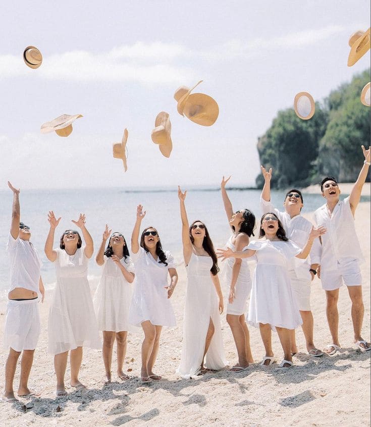 Những Set Đồ Trắng Đi Biển Sốt Nhất 2025 -