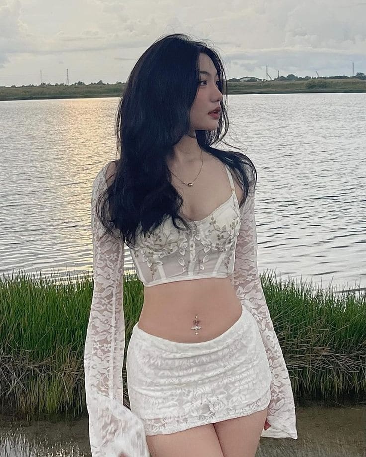 Chọn Chất Liệu Phù Hợp Cho Set Đồ Trắng Đi Biển