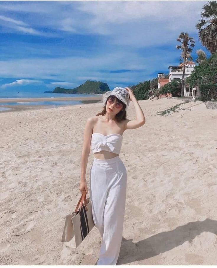 Những Set Đồ Trắng Đi Biển Sốt Nhất 2025 -