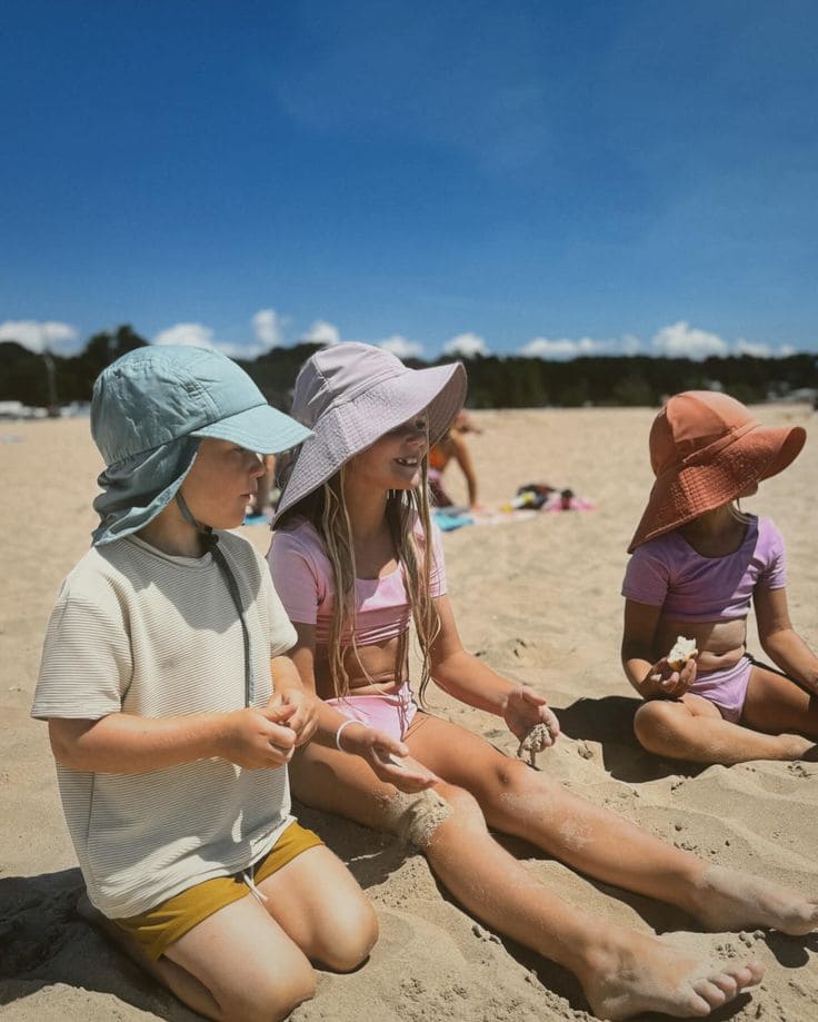 Cách phối đồ đi biển - Mẹ và con cùng tỏa sáng