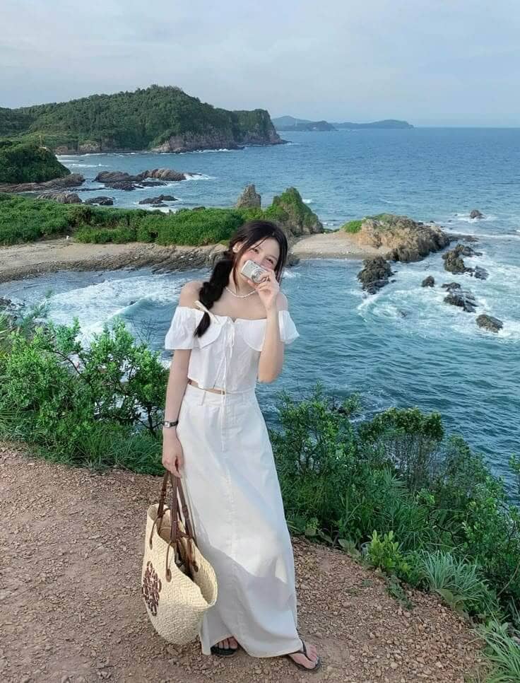 Gợi Ý Trang Phục Thời Trang Đi Biển Phú Quốc - Áo Trễ Vai