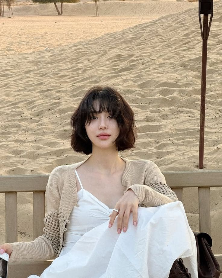 6+ Kiểu Tóc Ngắn Đi Biển Đẹp Lung Linh - Tóc Ngắn Uốn Sóng Lơi Bồng Bềnh Như Sóng Biển