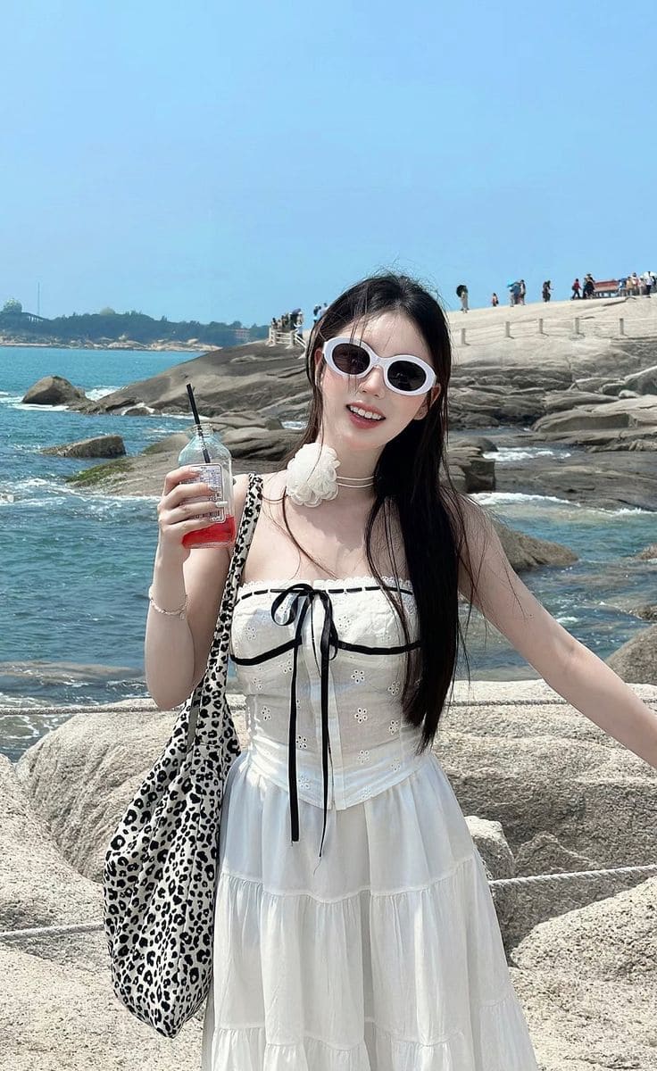 Nguyên tắc vàng khi chọn trang phục đi biển cho người lùn