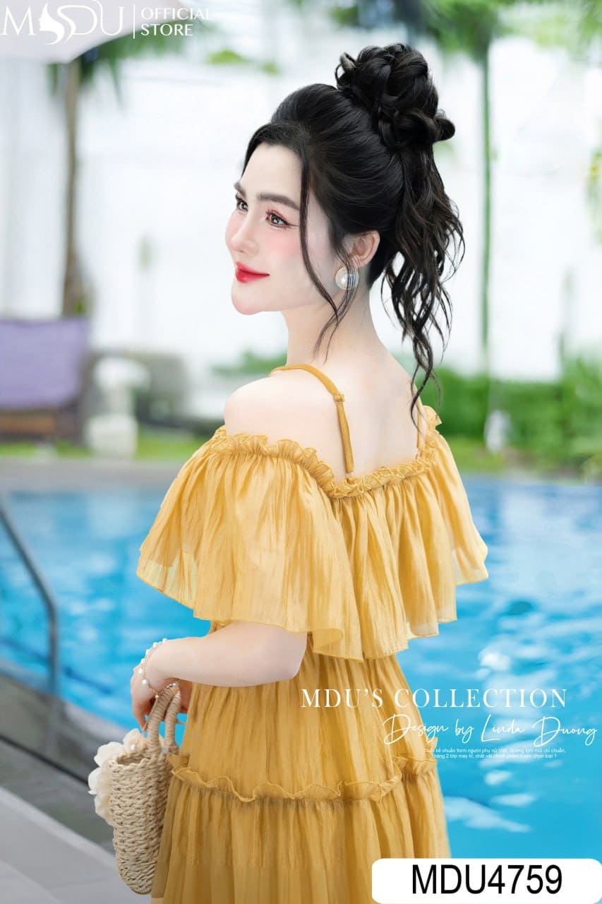 Các kiểu trang phục đi biển cho người lùn đáng thử - Đầm hở lưng và buộc dây Gợi cảm và nổi bật