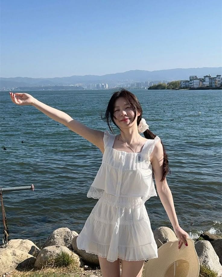 Tại sao cần chọn trang phục đi biển cho người lùn cẩn thận