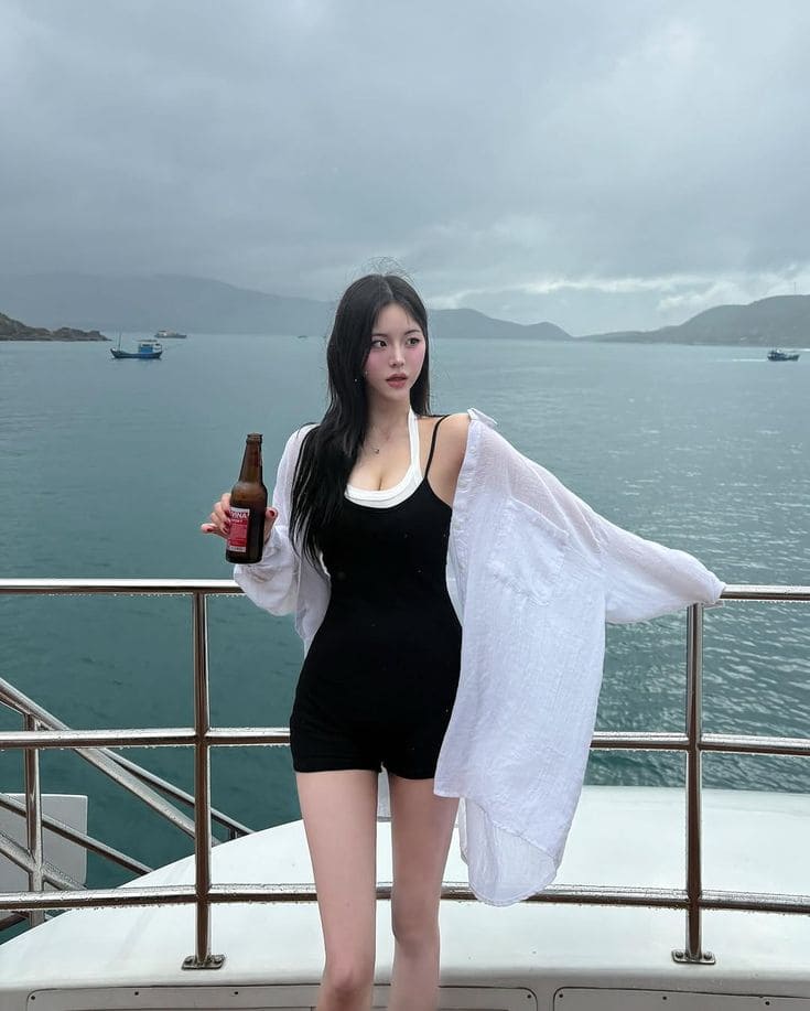 Các loại trang phục đi biển ảo không thể bỏ qua - Jumpsuit