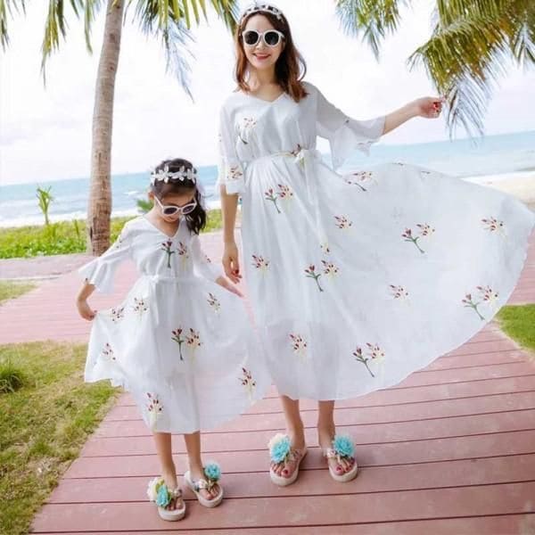 Phối Phụ Kiện Với Váy Đôi Đi Biển - Bí Quyết Tỏa Sáng