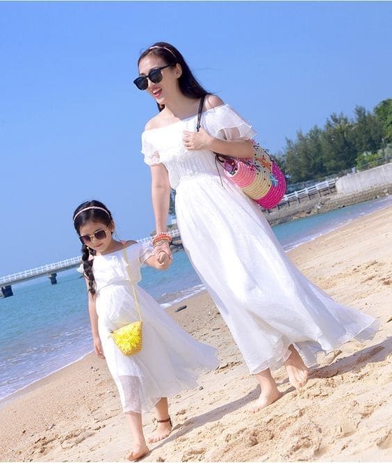 Các Kiểu Váy Đôi Đi Biển Đẹp Lung Linh Cho Mẹ Và Bé -