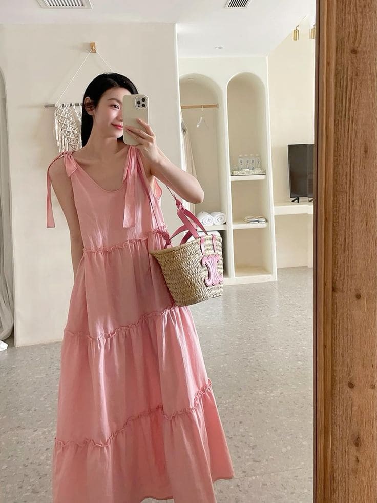 Cách Phối Đồ Với Váy Đi Biển Màu Hồng