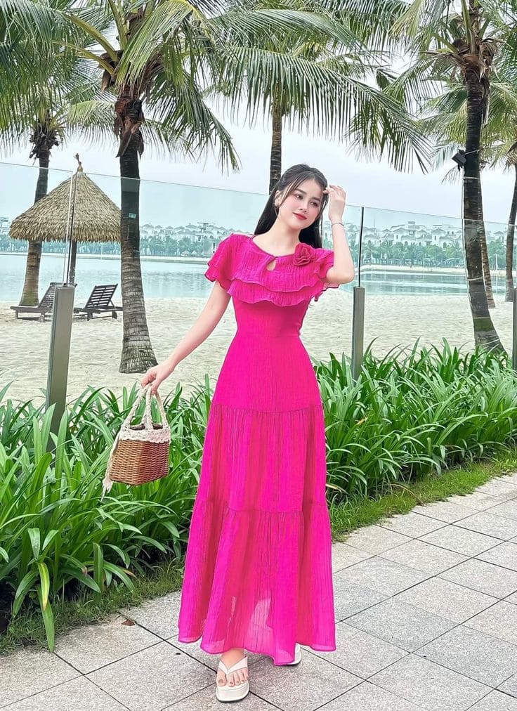 Cách Phối Đồ Với Váy Đi Biển Màu Hồng