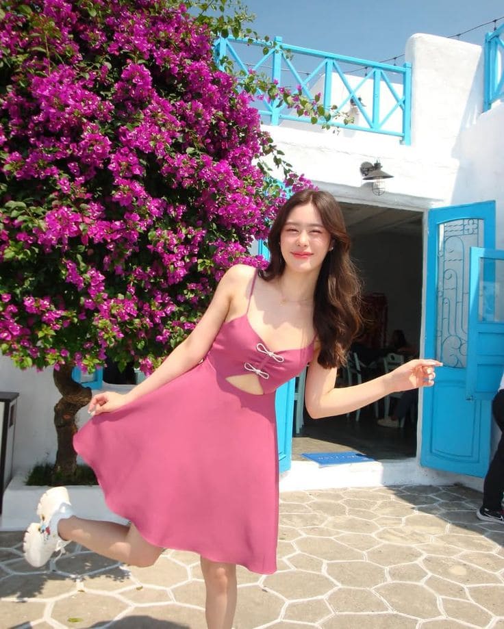 Bí Quyết Chọn Váy Đi Biển Màu Hồng Theo Vóc Dáng