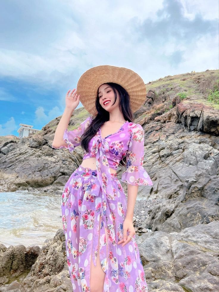 Gợi Ý Phối Đồ Với váy Đi Biển Màu Tím