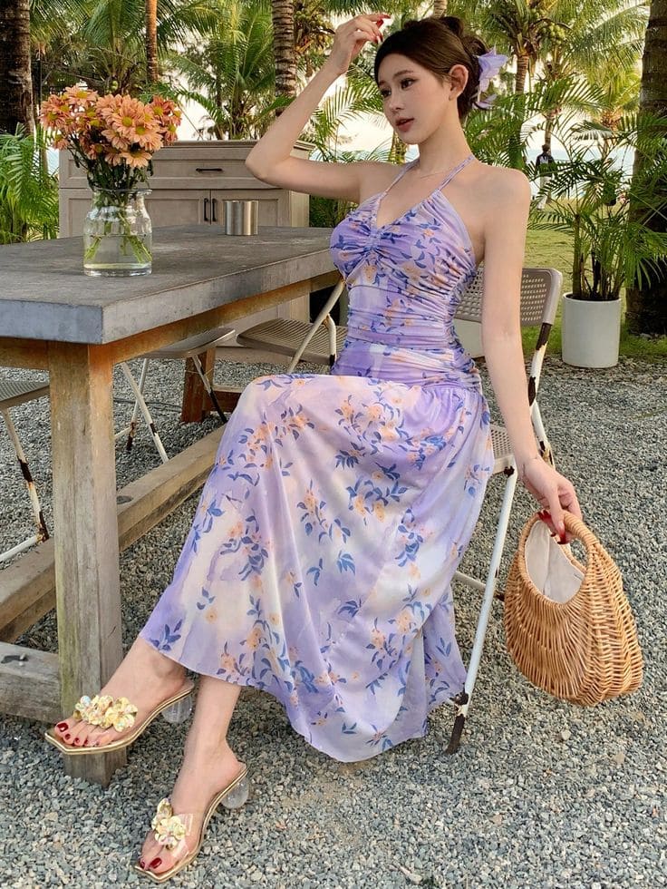 Gợi Ý Phối Đồ Với váy Đi Biển Màu Tím