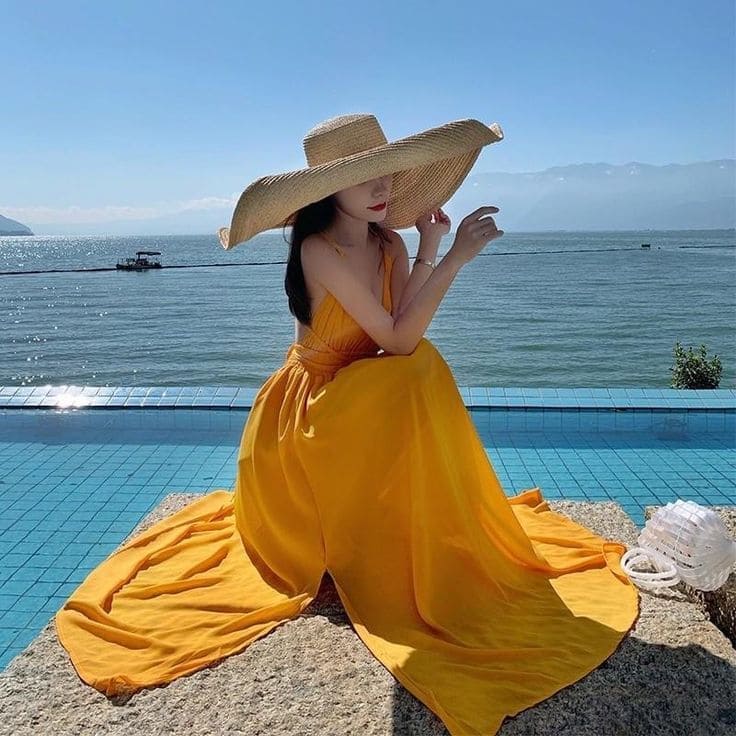 Phối Đồ Thế Nào Để Váy Đi Biển Màu Vàng “Chất” Hơn?