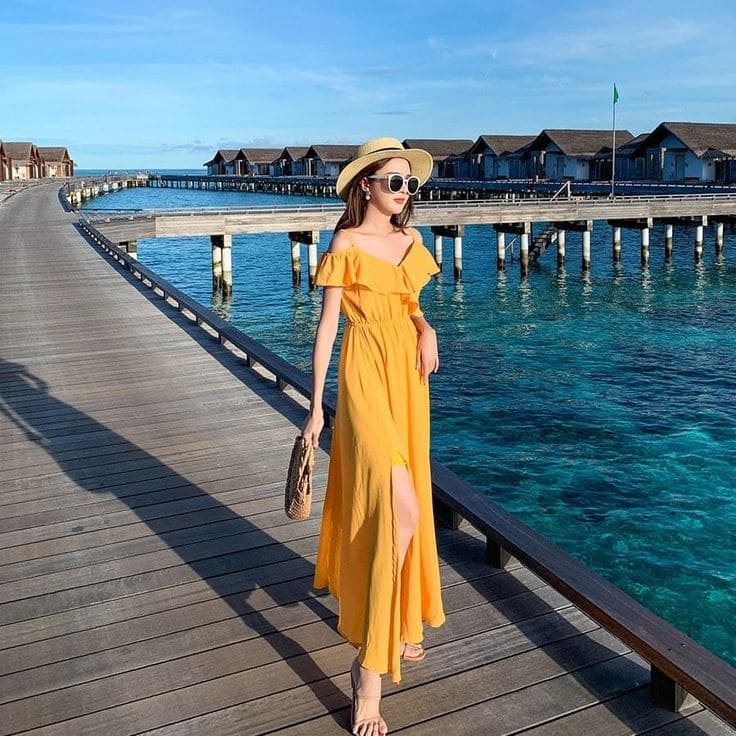 Phối Đồ Thế Nào Để Váy Đi Biển Màu Vàng “Chất” Hơn?