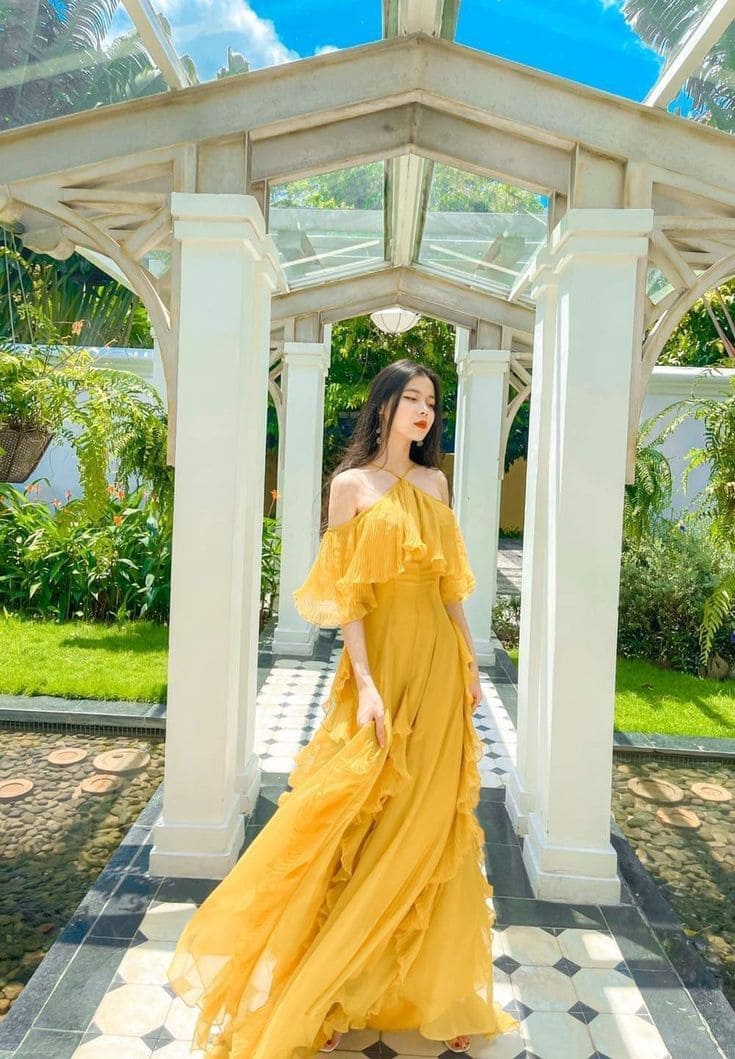 Mẹo Bảo Quản Váy Đi Biển Màu Vàng Để Luôn Như Mới