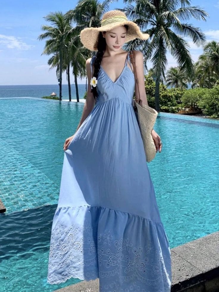 Các kiểu dáng váy đi biển màu xanh hot nhất hiện nay - Váy hai dây xanh