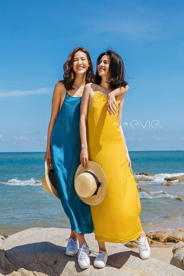 Những Kiểu Dáng Váy Đồng Phục Đi Biển Đẹp Mê Hồn - Váy Lụa Dáng Suông