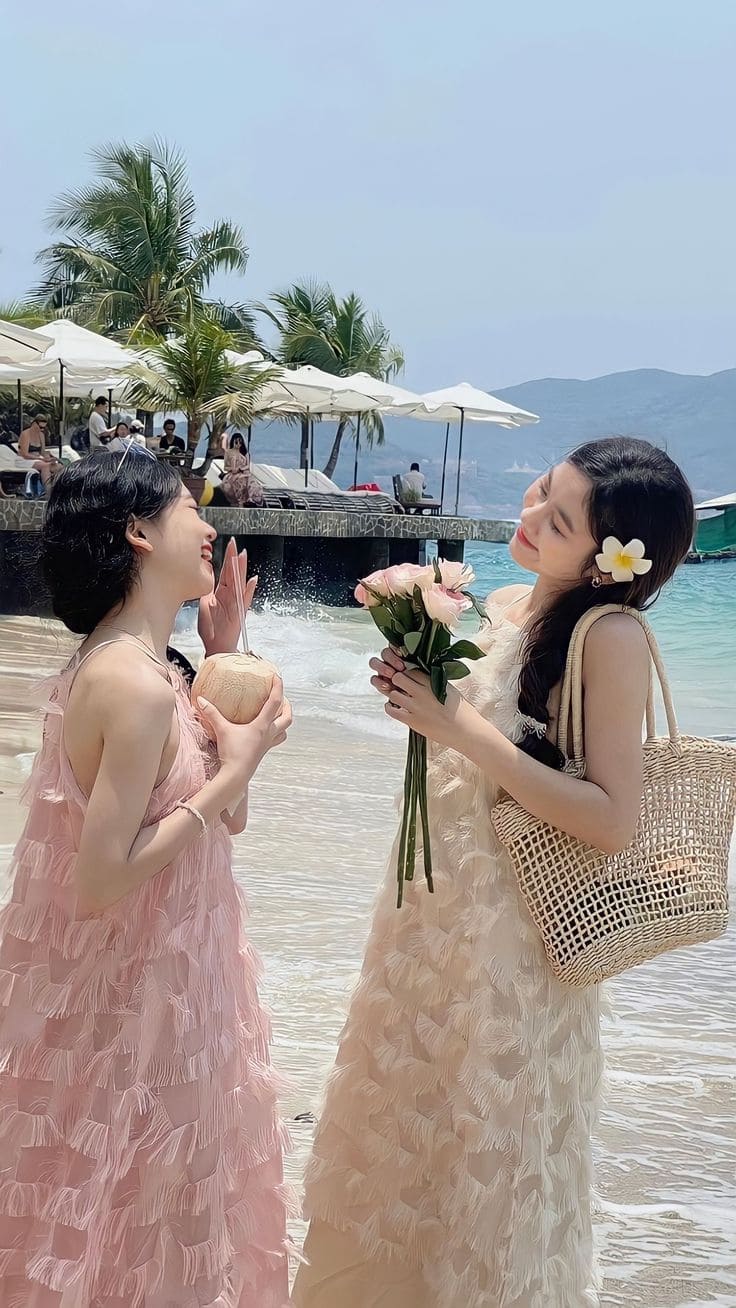 Phối Đồ Với Váy Đồng Phục Đi Biển Như Thế Nào - Phụ Kiện Không Thể Thiếu