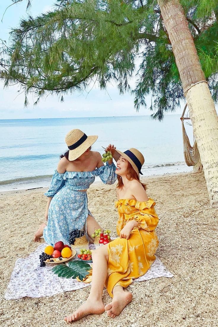 Tại Sao Váy Đồng Phục Đi Biển Là "Chân Ái" Cho Mọi Chuyến Đi?