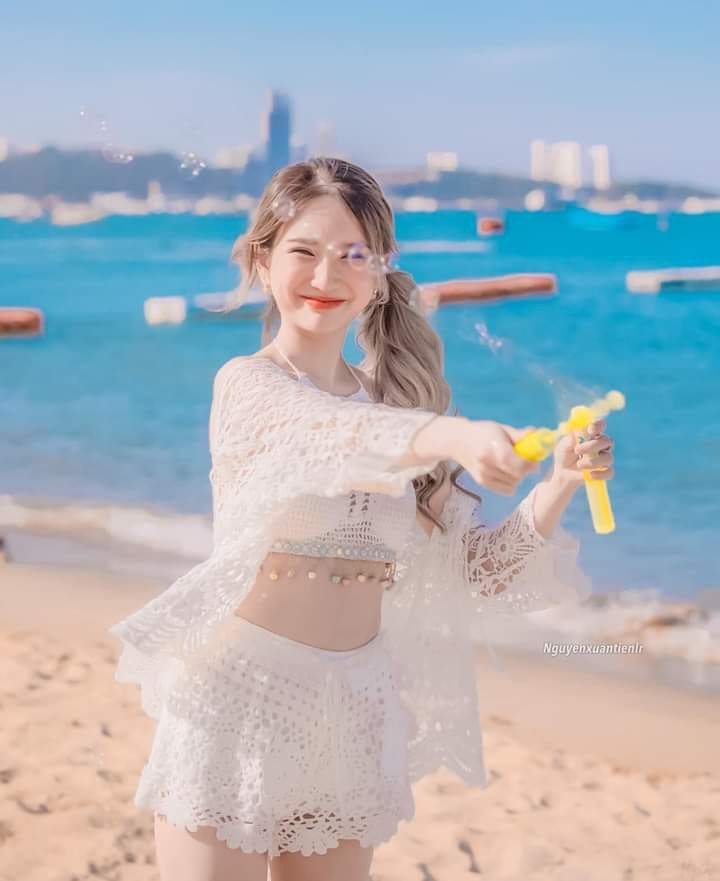 Các Kiểu Váy Lưới Đi Biển Đẹp Lung Linh Cho Mọi Phong Cách - 